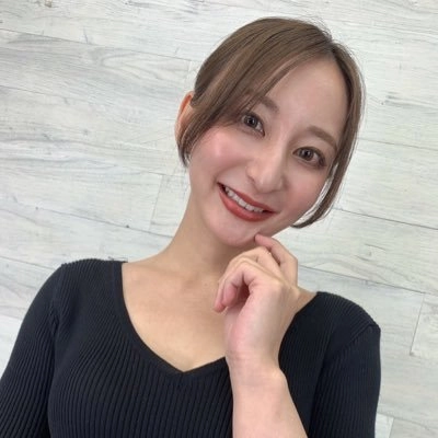 足立友梨