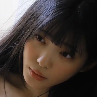 生日:1999年5月29日
星座:雙子座
身長:158cm
三圍:胸 90 腰 60 臀 90
罩杯:I
特徵: 模特 巨乳 御姐